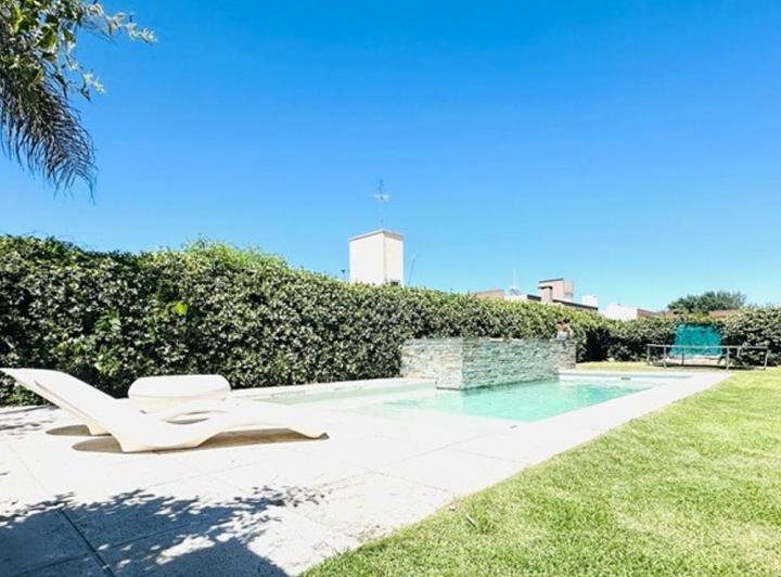 Casa · 280m² · 5 Ambientes · 4 Cocheras