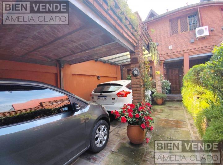 Casa · 132m² · 5 Ambientes · 2 Cocheras