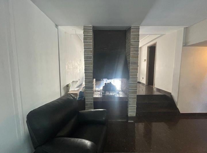 Casa · 300m² · 5 Ambientes · 4 Cocheras