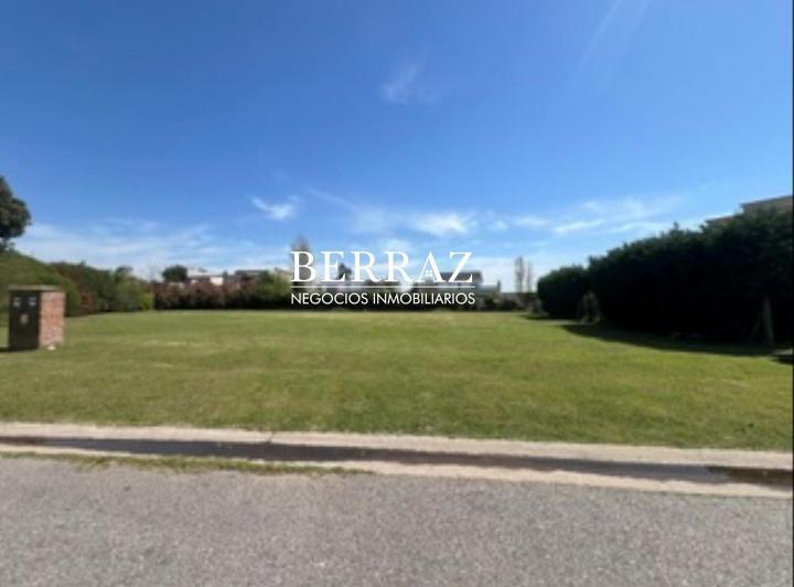 Terreno · 967m²