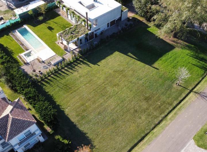 Terreno · 1050m²