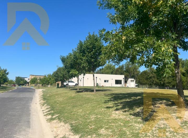 Terreno · 782m²