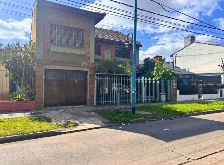PH · 230m² · 8 Ambientes · 2 Cocheras