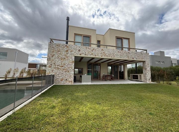Casa · 249m² · 5 Ambientes