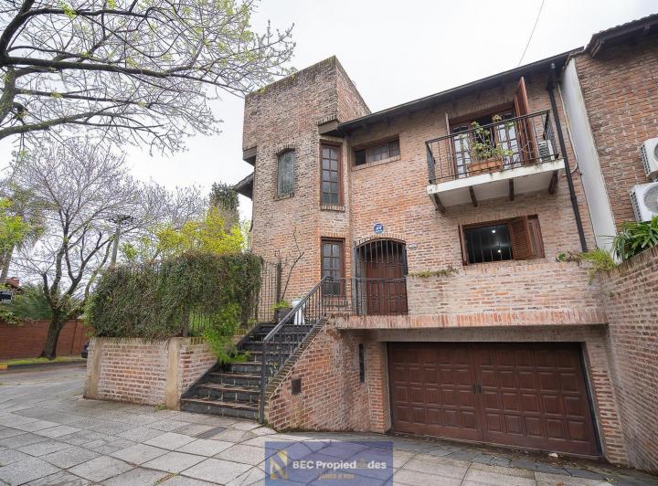 Casa · 181m² · 4 Ambientes · 2 Cocheras