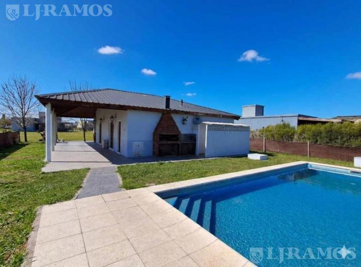 Casa · 58m² · 5 Ambientes · 4 Cocheras