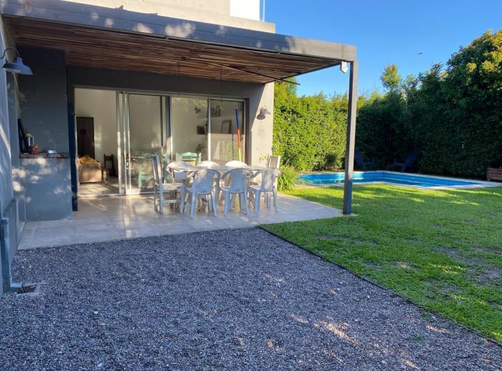 Casa · 237m² · 6 Ambientes · 2 Cocheras
