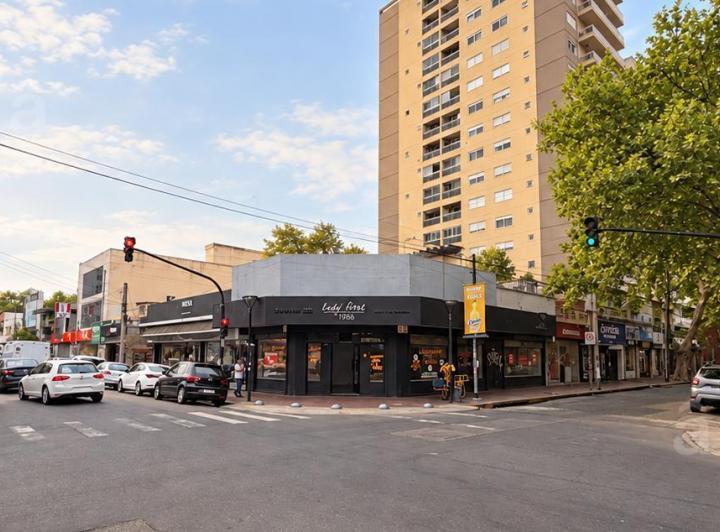 Local comercial · 200m²