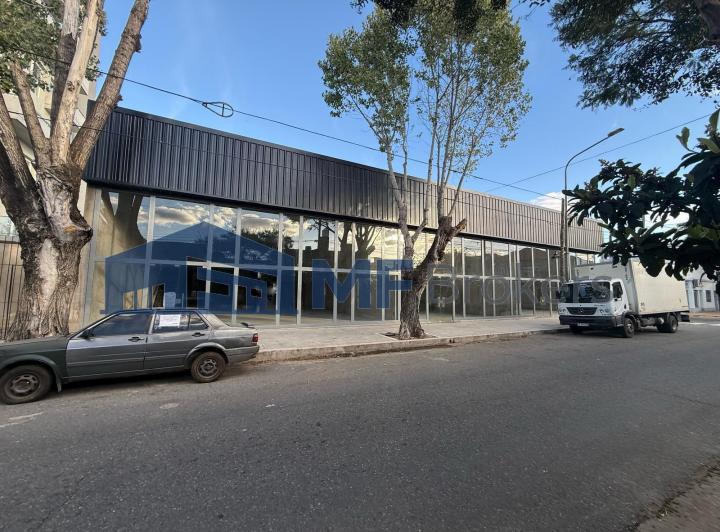 Local comercial · 1016m²