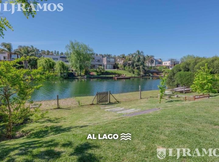 Casa · 230m² · 6 Ambientes · 2 Cocheras