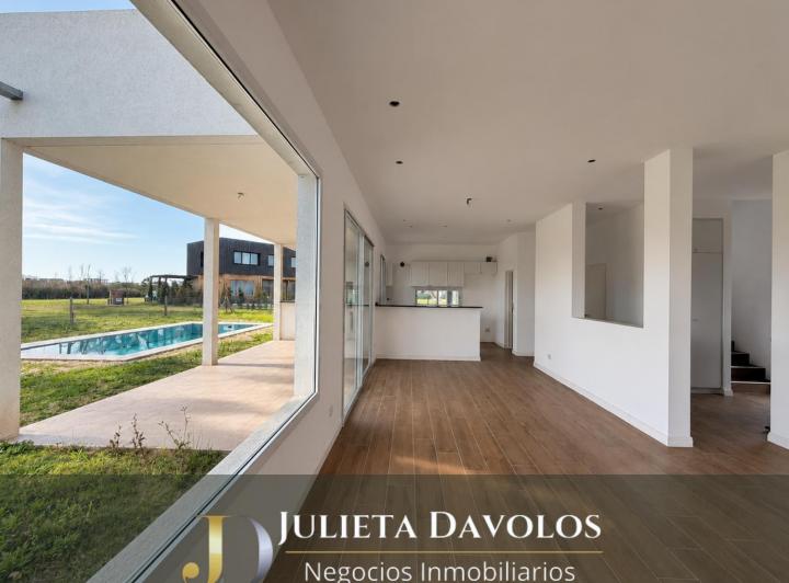 Casa · 162m² · 5 Ambientes · 2 Cocheras