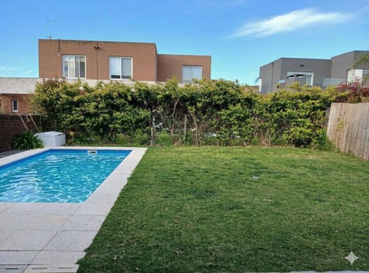 Casa · 120m² · 5 Ambientes · 2 Cocheras