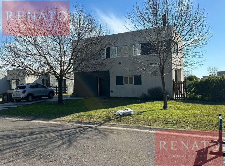 Casa · 155m² · 5 Ambientes · 4 Cocheras
