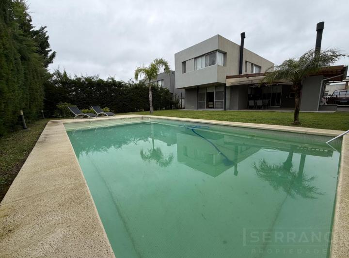 Casa · 544m² · 4 Ambientes · 1 Cochera