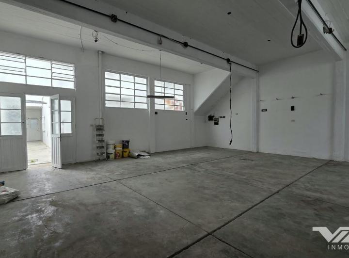 Edificio · 262m² · 6 Ambientes · 1 Cochera