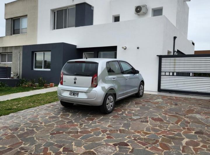 Casa · 150m² · 5 Ambientes · 3 Cocheras