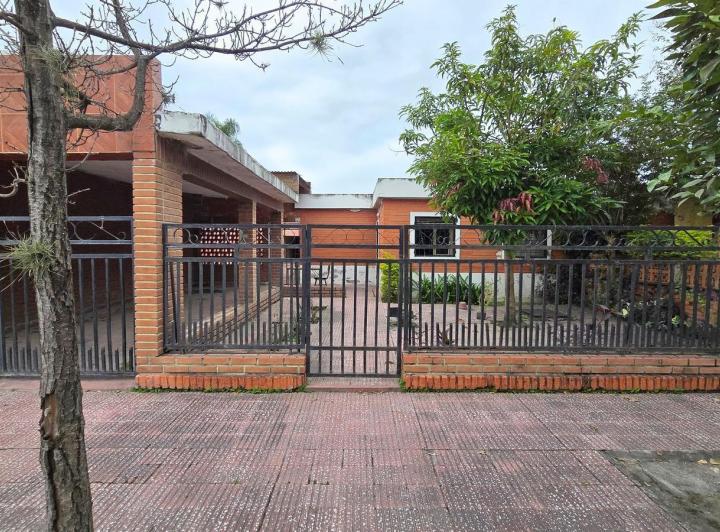 Casa · 175m² · 4 Ambientes · 2 Cocheras