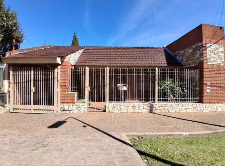 Casa · 102m² · 3 Ambientes · 1 Cochera