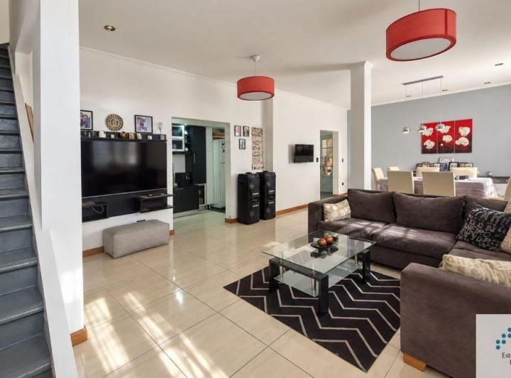 Casa · 130m² · 4 Ambientes · 1 Cochera