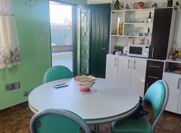 Casa · 214m² · 3 Ambientes · 2 Cocheras