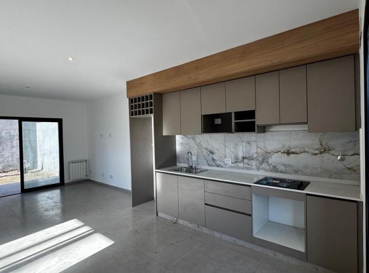 Casa · 90m² · 3 Ambientes · 1 Cochera