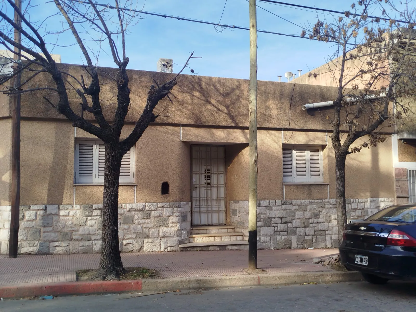 ALTO GRAL PAZ/ CASA ESQUINA, 3 DORMT, COCHERA Y PATIO