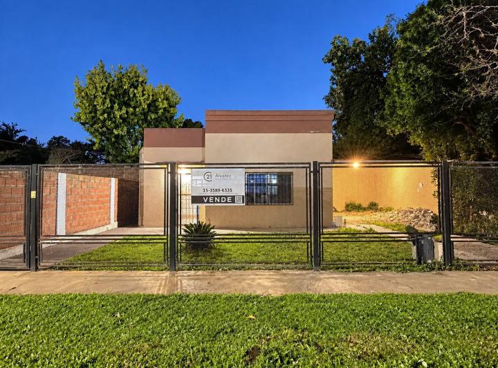 Casa · 130m² · 4 Ambientes · 2 Cocheras