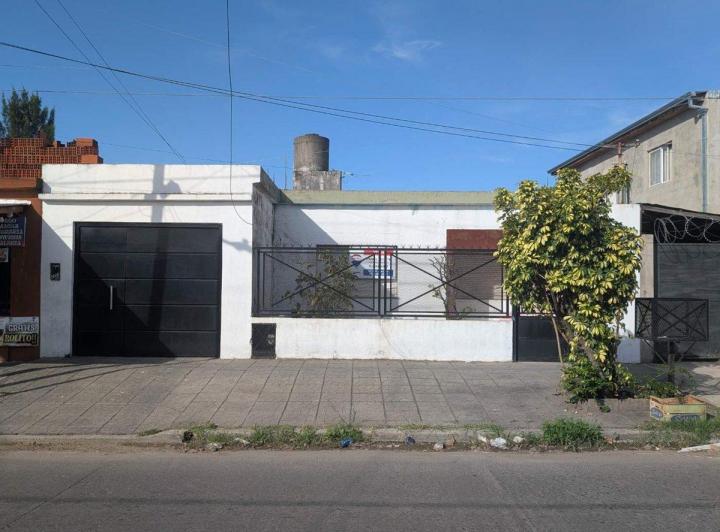 Casa · 200m² · 8 Ambientes · 3 Cocheras