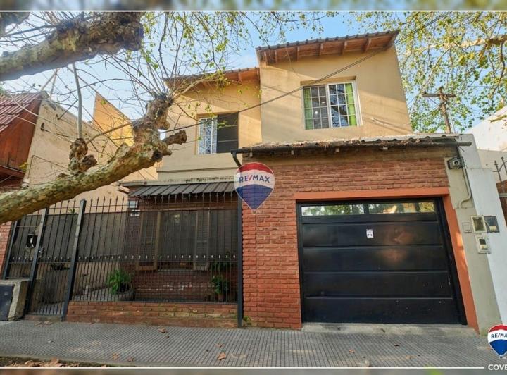 Casa · 200m² · 6 Ambientes · 1 Cochera