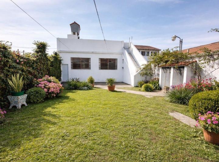 Casa · 330m² · 7 Ambientes · 3 Cocheras