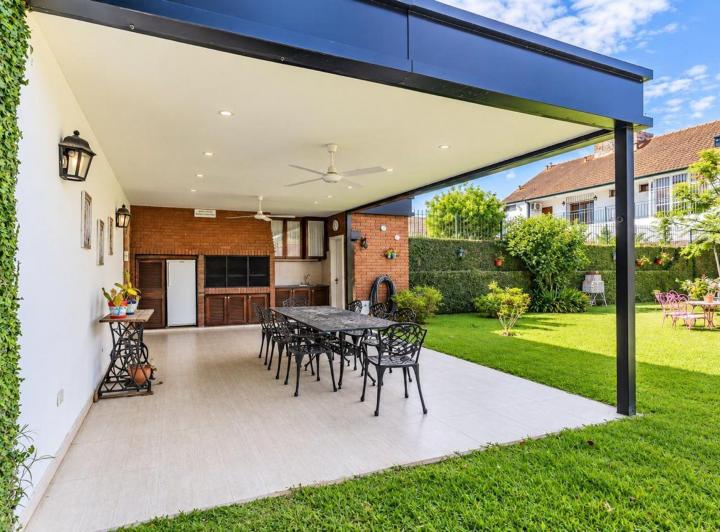 Casa · 450m² · 5 Ambientes · 4 Cocheras