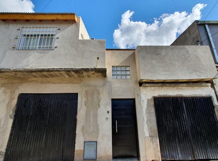 Casa · 180m² · 10 Ambientes · 1 Cochera