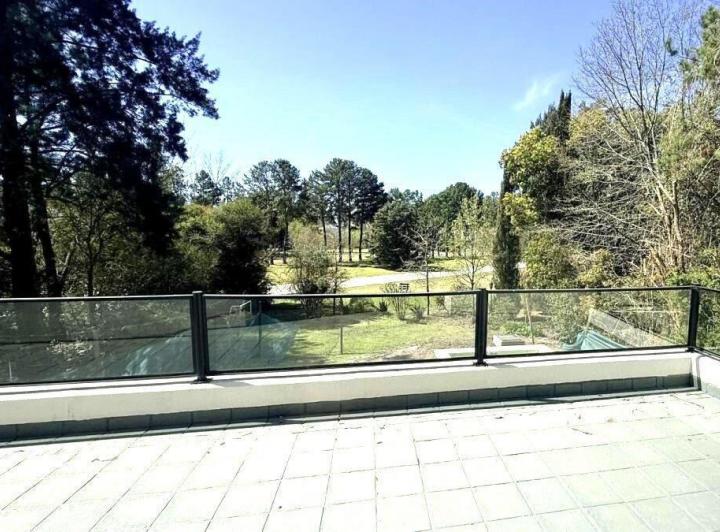 Casa · 310m² · 6 Ambientes · 2 Cocheras