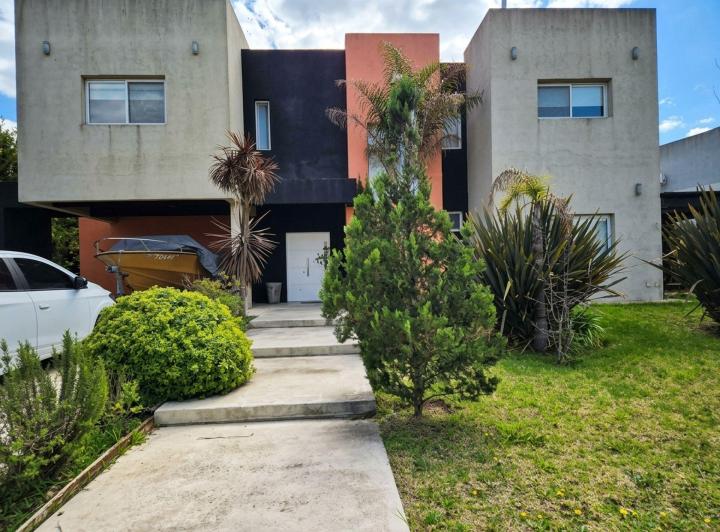 Casa · 263m² · 5 Ambientes · 2 Cocheras
