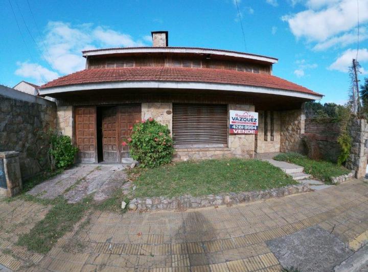 Casa · 1m² · 5 Ambientes · 1 Cochera