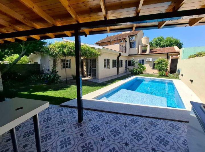Casa · 204m² · 6 Ambientes · 3 Cocheras
