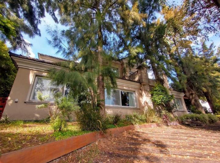 Casa · 340m² · 7 Ambientes