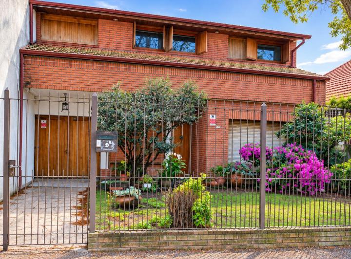 Casa · 209m² · 6 Ambientes · 3 Cocheras