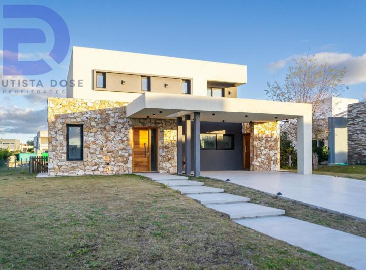 Casa · 280m² · 5 Ambientes · 6 Cocheras