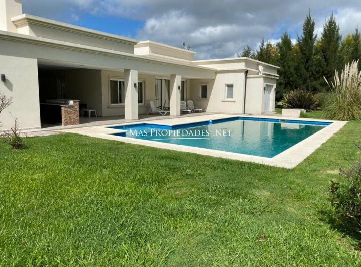 Casa · 306m² · 5 Ambientes · 2 Cocheras