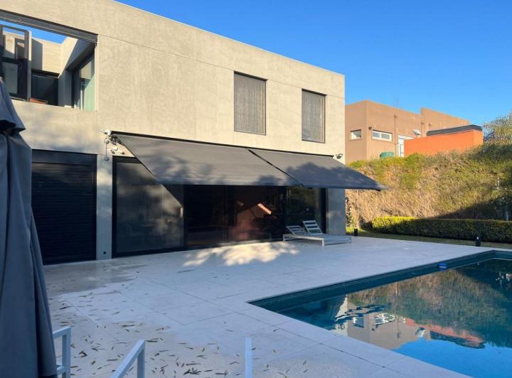Casa · 350m² · 1 Ambiente · 2 Cocheras