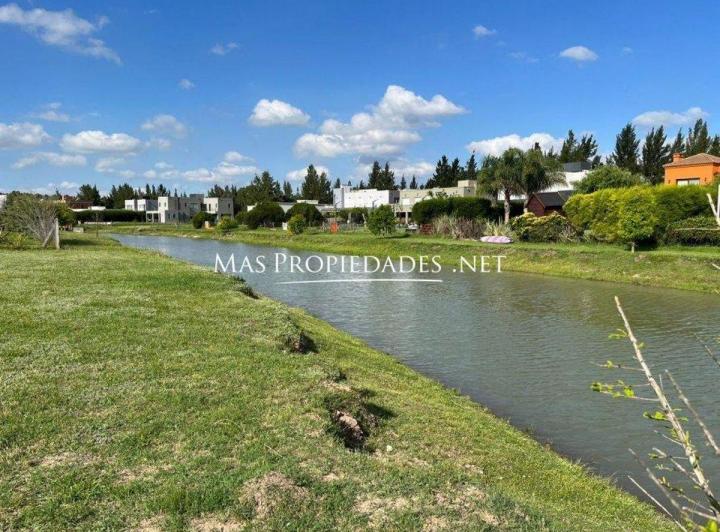 Terreno · 836m²