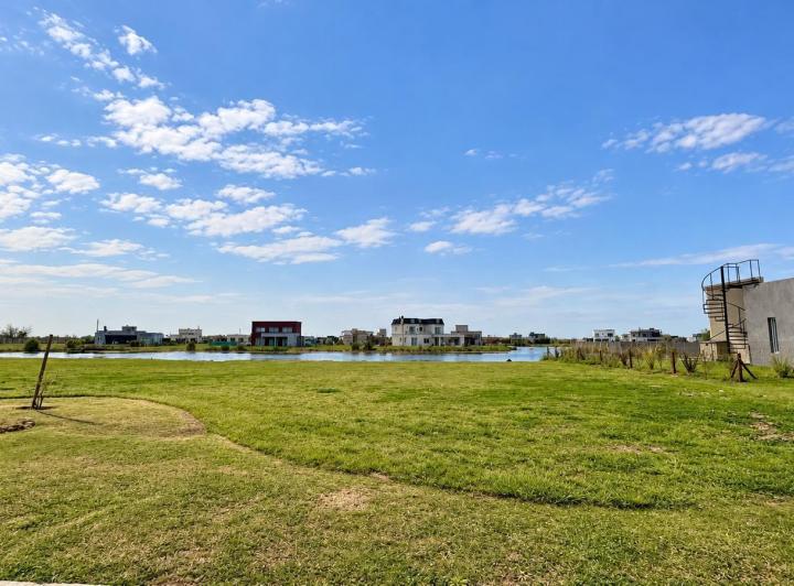 Terreno · 736m²