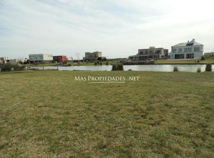 Terreno · 820m²