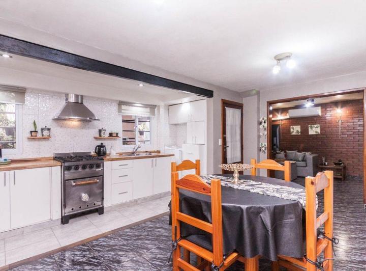 PH · 145m² · 9 Ambientes · 2 Cocheras
