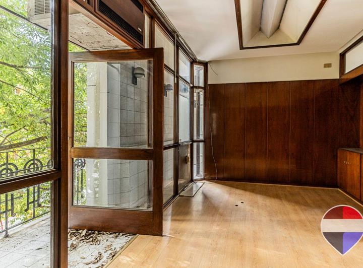 Local comercial · 900m² · 2 Cocheras