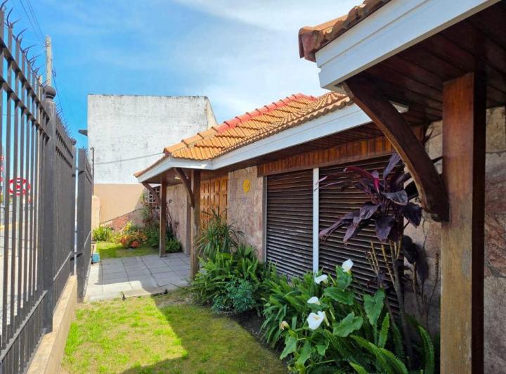 Casa · 110m² · 5 Ambientes · 1 Cochera