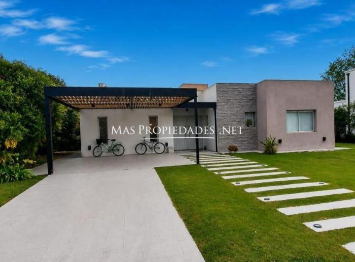 Casa · 250m² · 5 Ambientes · 2 Cocheras