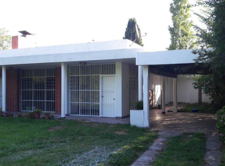 Casa · 100m² · 3 Ambientes · 2 Cocheras