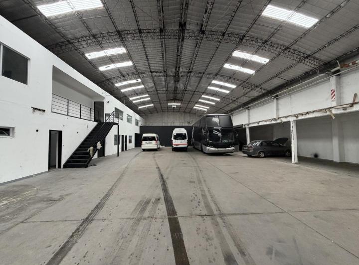 Bodega-Galpón · 947m² · 5 Ambientes